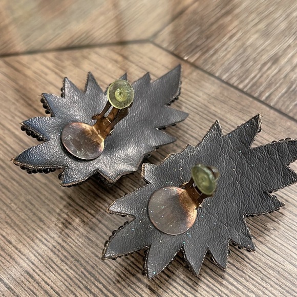 Vintage 1980’s Black Beaded and Sequin Floral Earrings - Picture 7 of 13